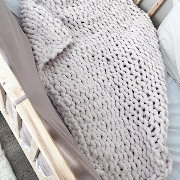 Handknit chunky blankets! ✨ - Picture 3 of 7